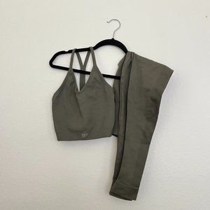 set active green bra and leggings